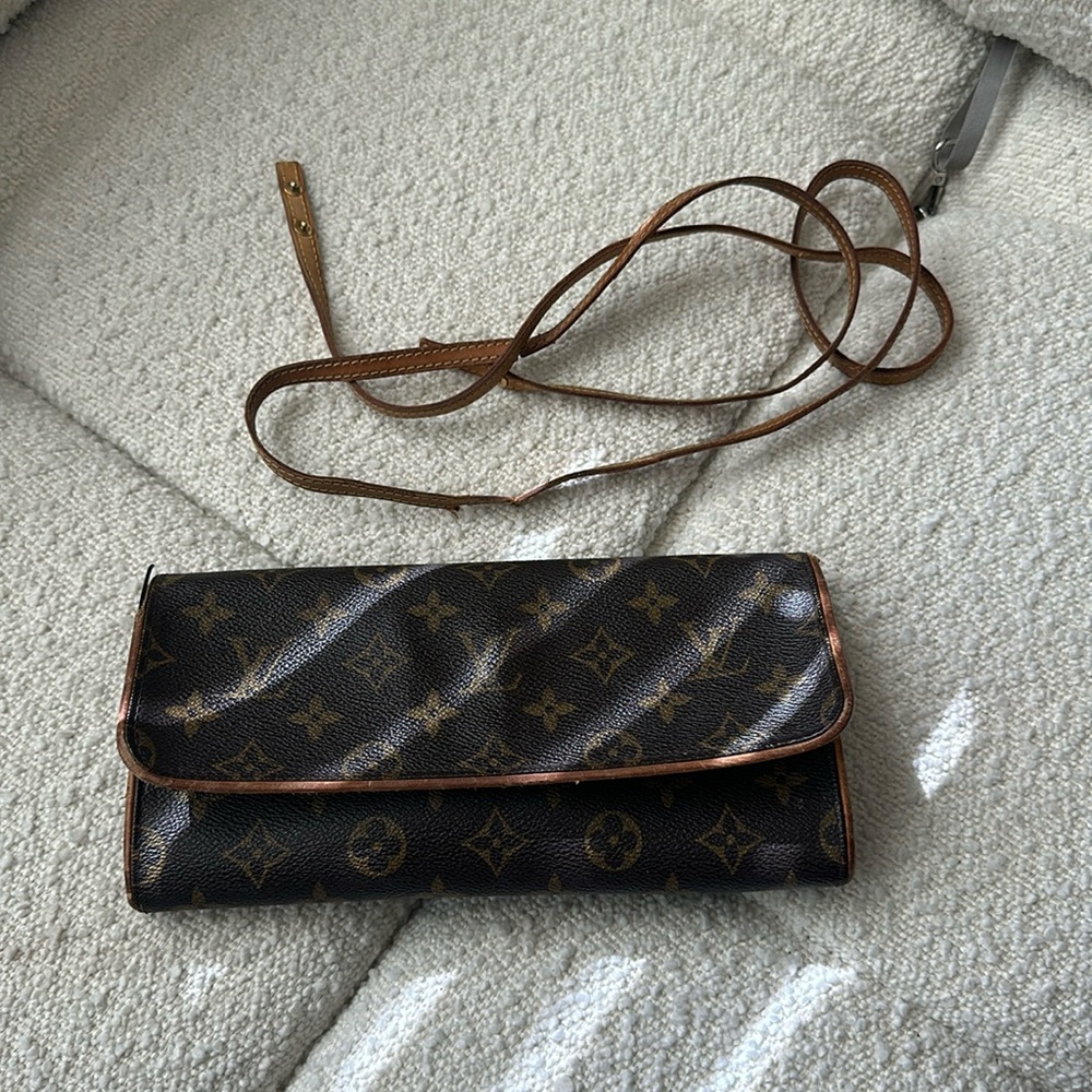 Damaged Louis Vuitton clutch belt bag Fanny